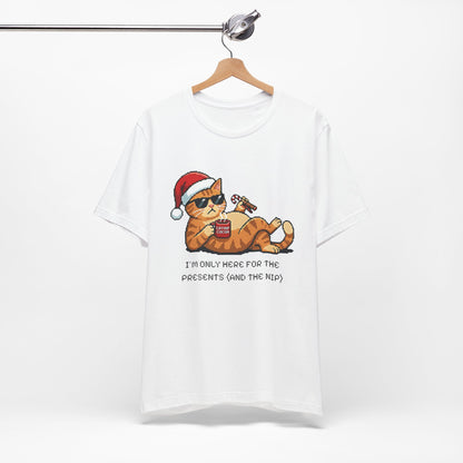 Grumpy Cat Christmas T-Shirt: Funny Holiday Tee